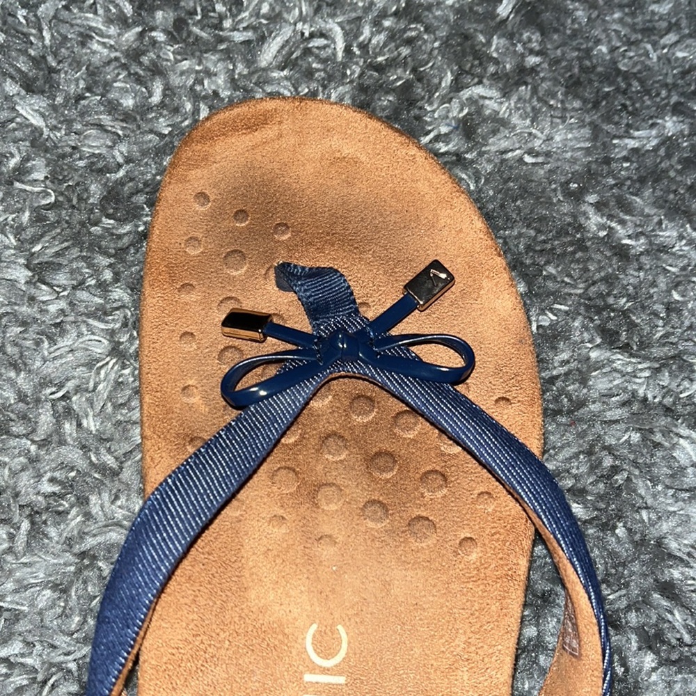 Vionic flip-flops - Picture 3 of 6